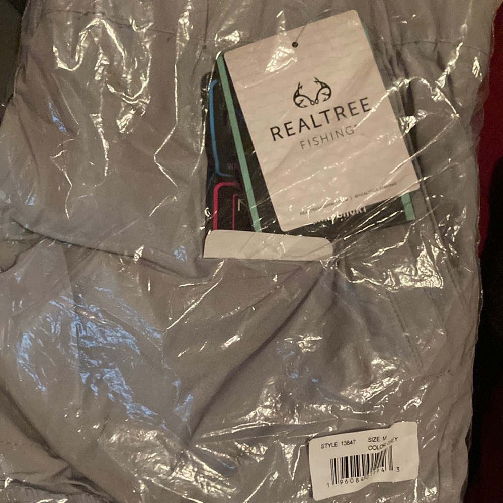 REALTREE FISHING - Brand NEW medium grey hybrid shorts